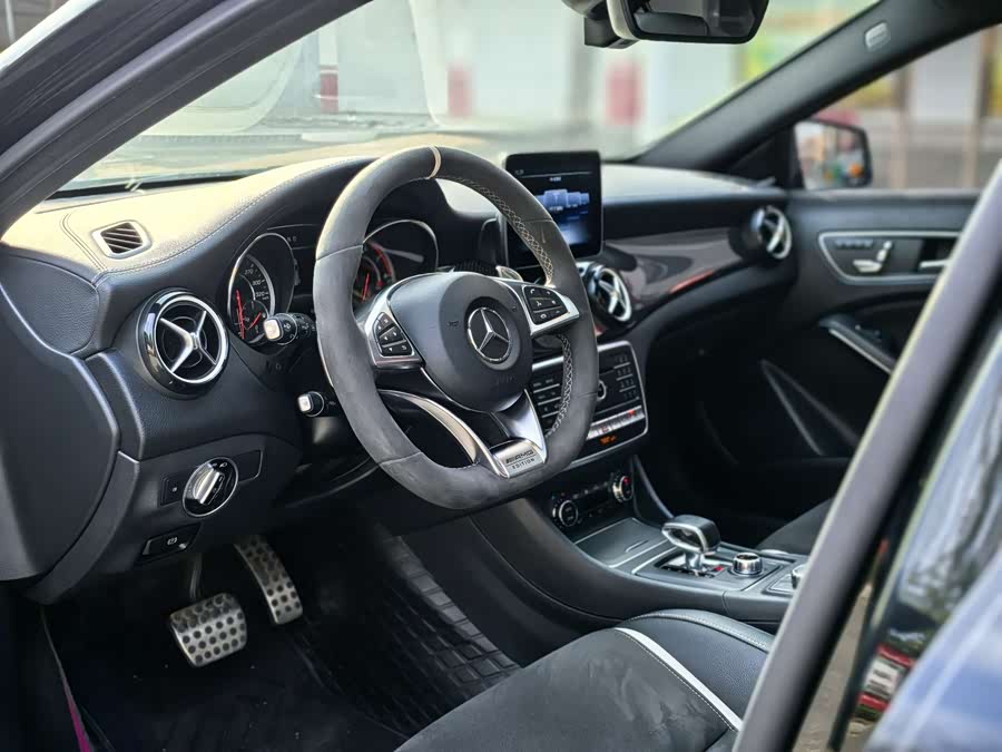 Mercedes-Benz GLA AMG 2018 car image #8