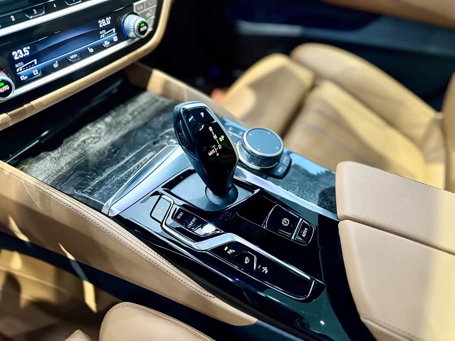 BMW 6 Series GT 2022 car image #8