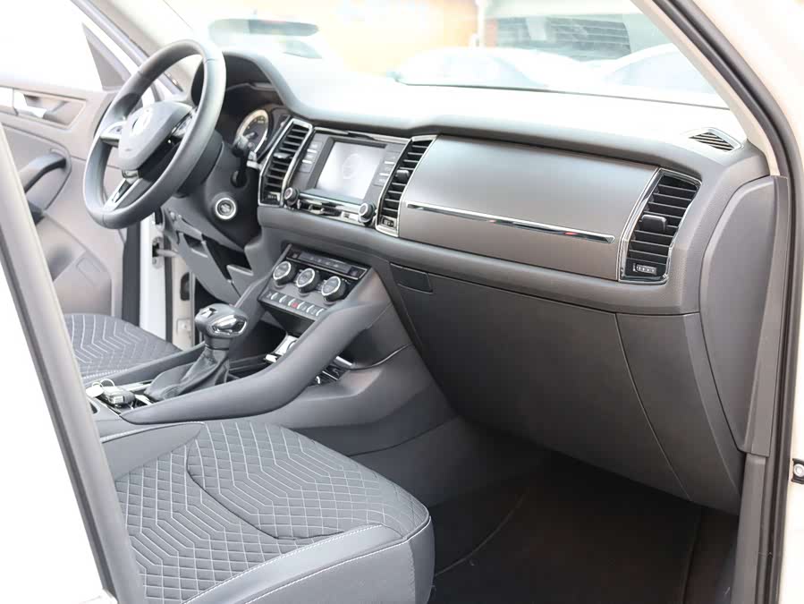 Skoda Kodiaq 2017 car image #8