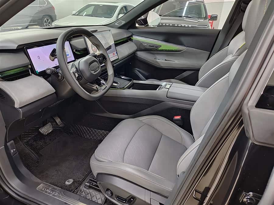 Lynk & Co 08 EM-P 2025 car image #8