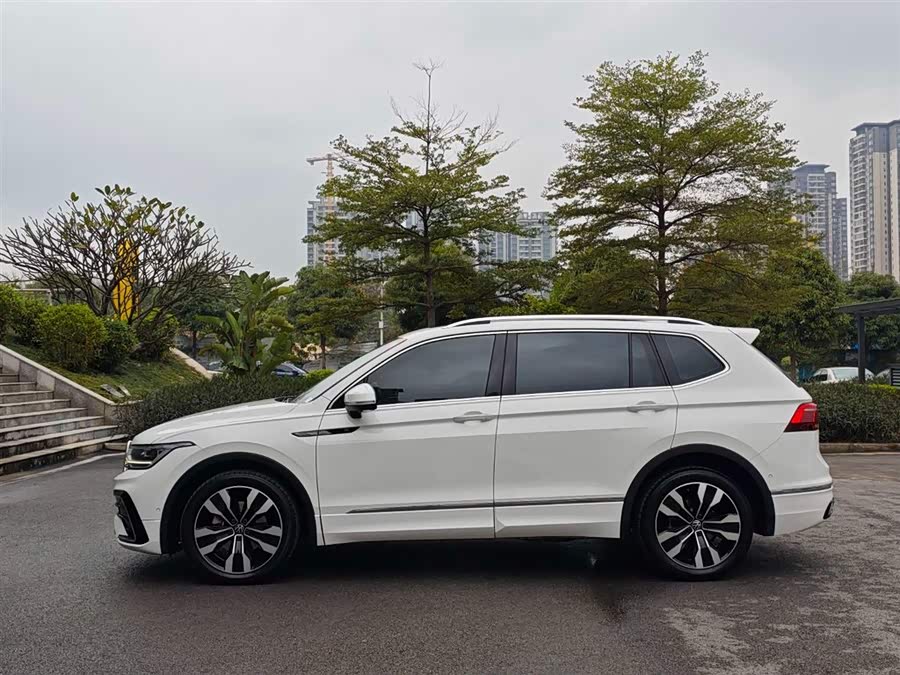Volkswagen Tiguan L 2021 car image #8