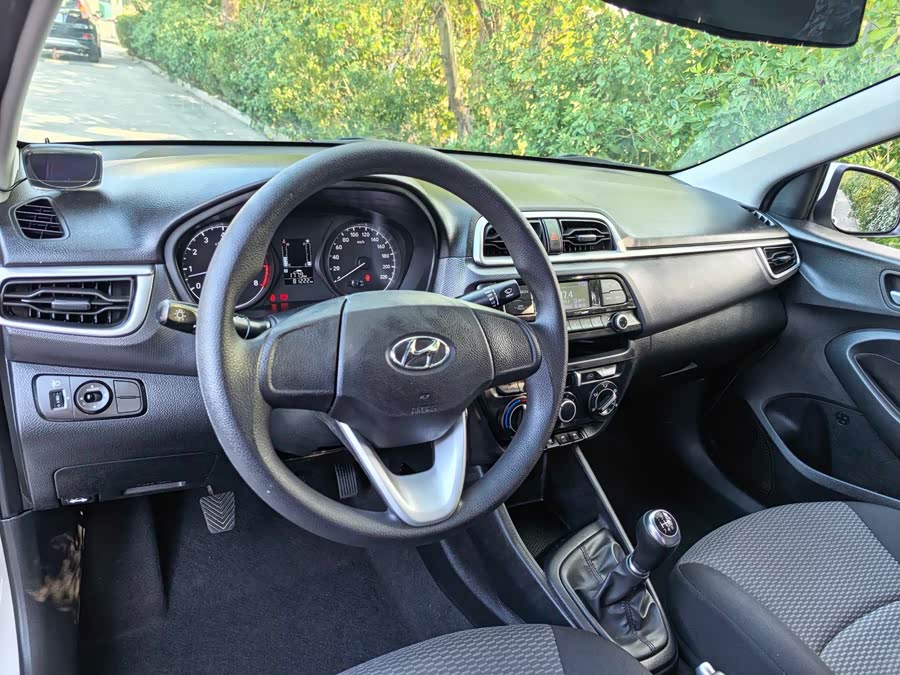 Hyundai Reina 2018 #8 Hyundai Reina 2018 car image #8