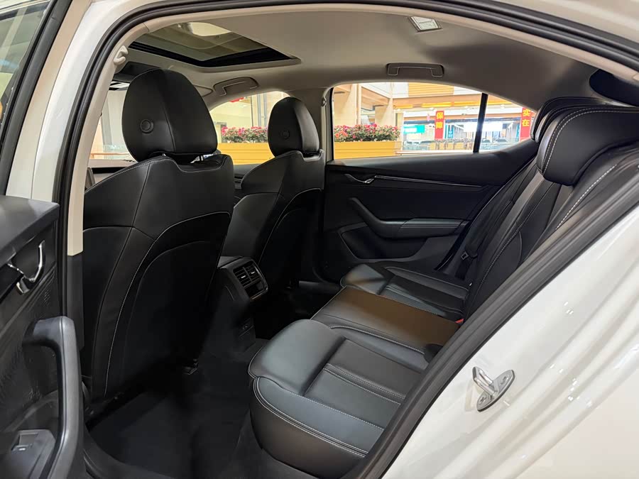 Skoda Octavia 2023 car image #8