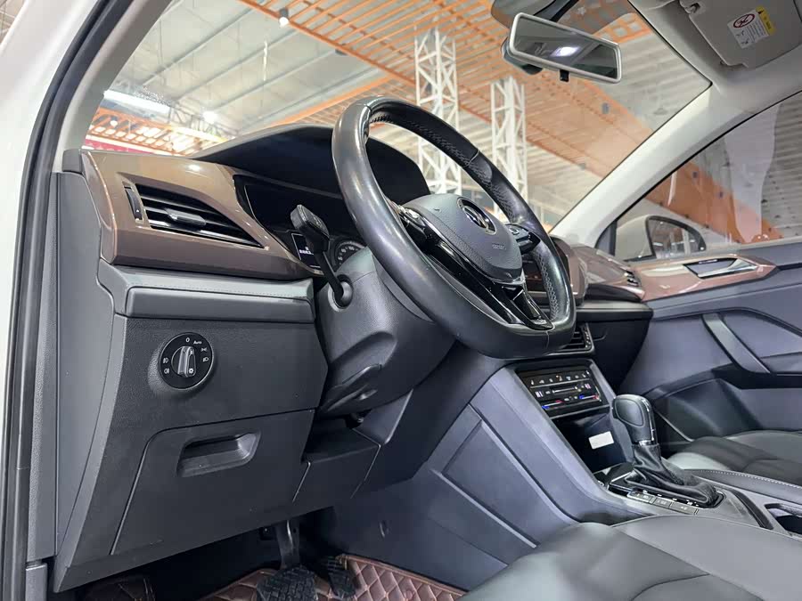 Volkswagen Tharu 2021 immagine di auto #8