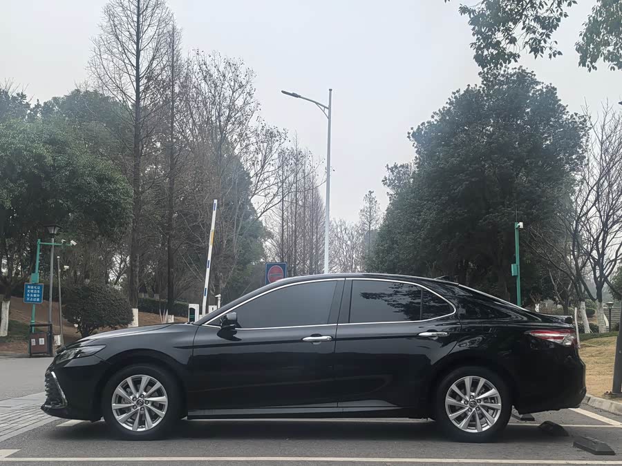 Toyota Camry 2022 immagine di auto #8