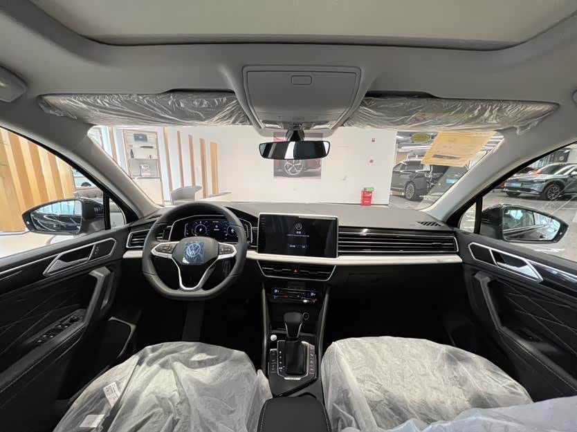 Volkswagen Tiguan L New Energy 2025 صورة سيارة #8