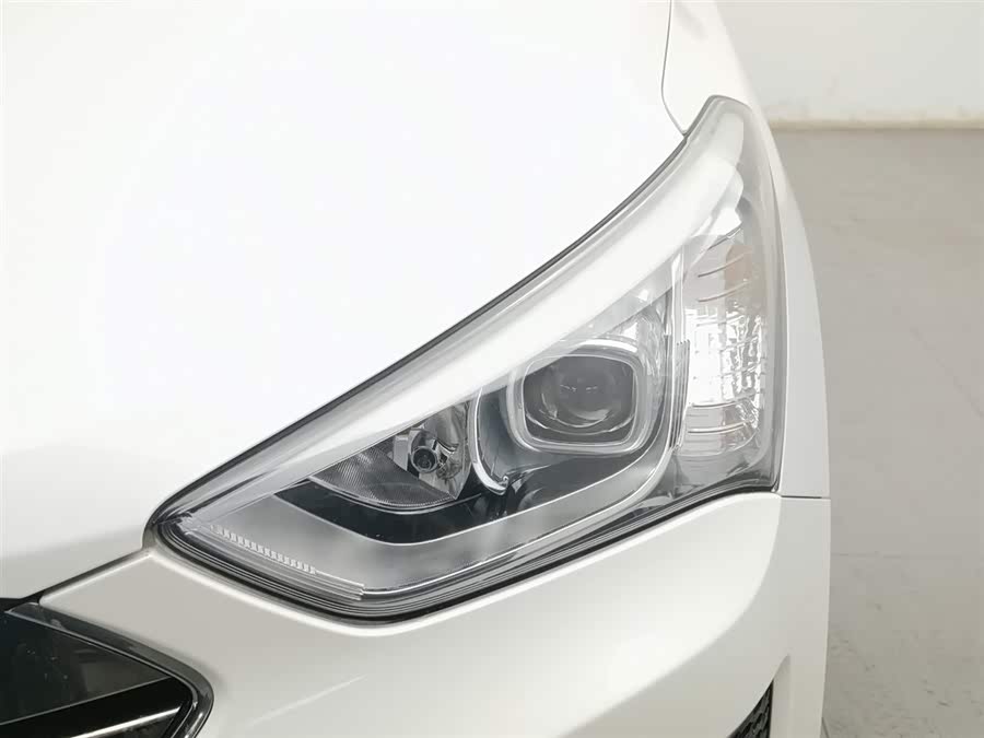 Hyundai Santa Fe 2014 car image #8