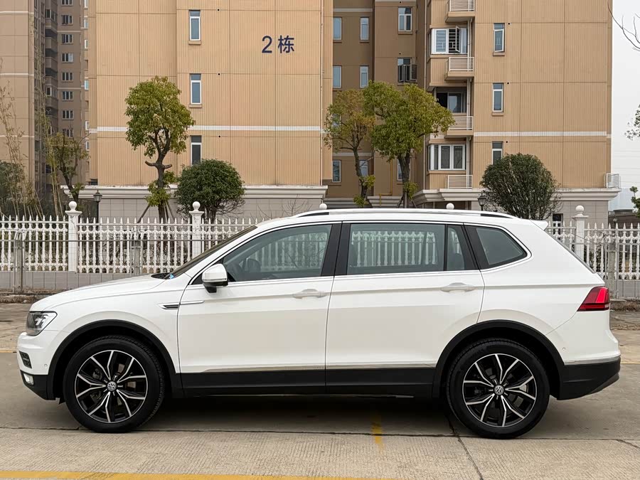 Volkswagen Tiguan L 2019 immagine di auto #8