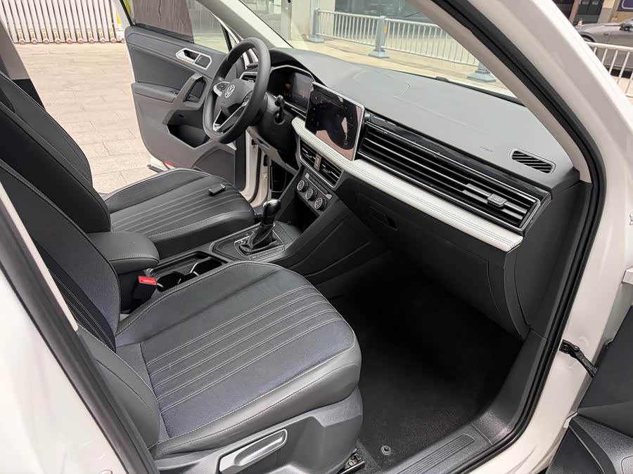 Volkswagen Tiguan L 2022 #8 Volkswagen Tiguan L 2022 car image #8