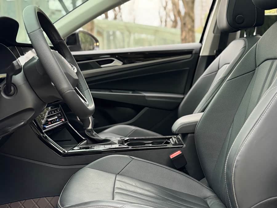 Volkswagen Passat 2025 car image #8