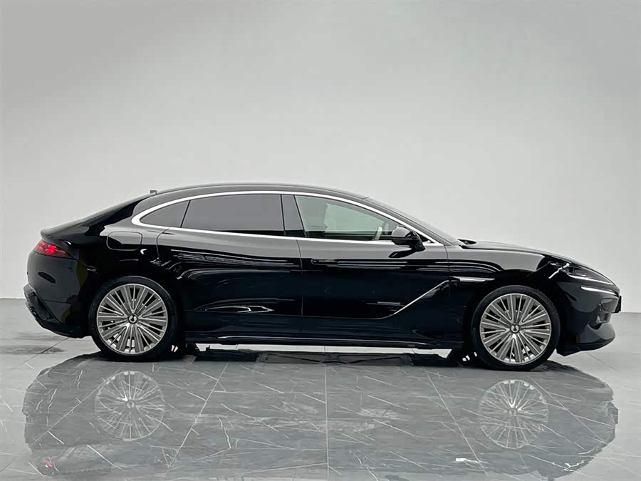 Denza Z9 2024 car image #8