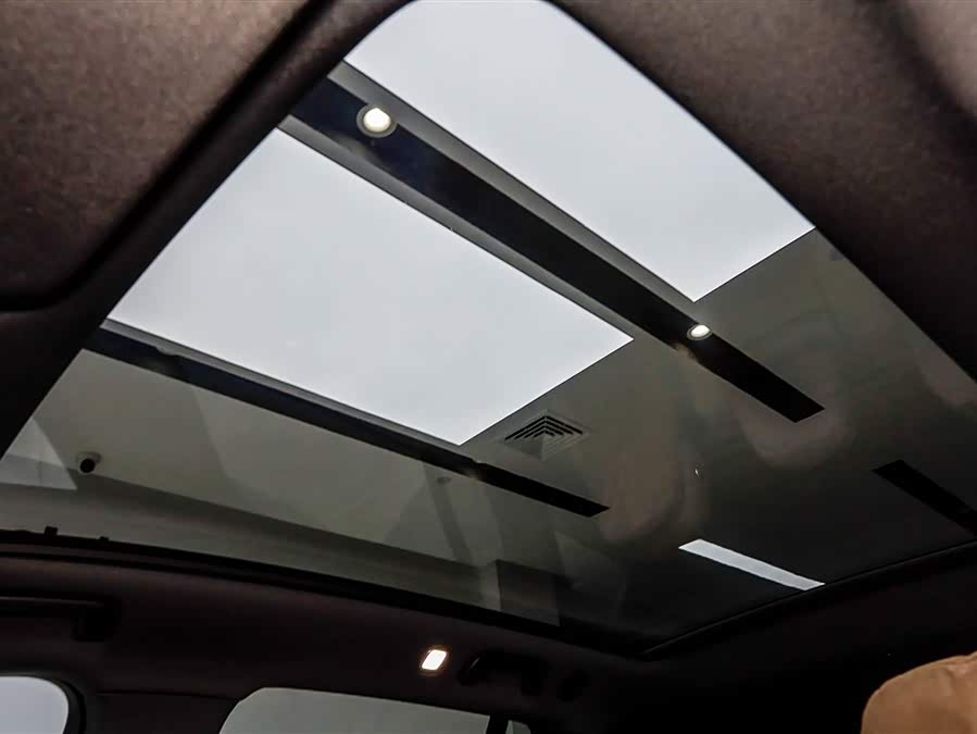 Li L6 2025 image de voiture #8