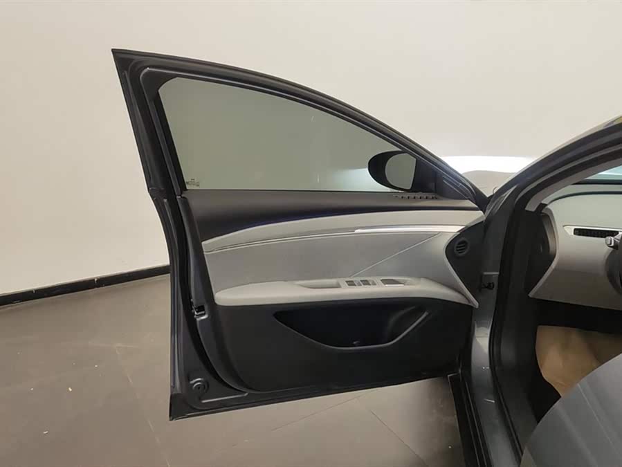Xpeng 2025 car image #8