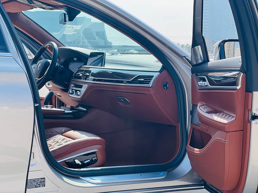 BMW 7 Series 2021 car image #8