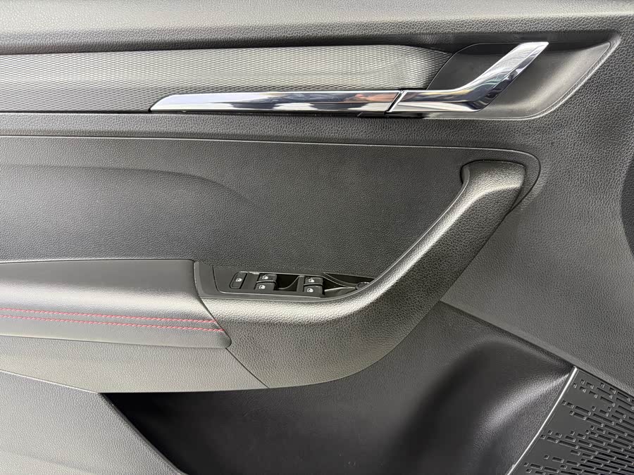 Skoda Kamiq 2022 imagem de carro #8