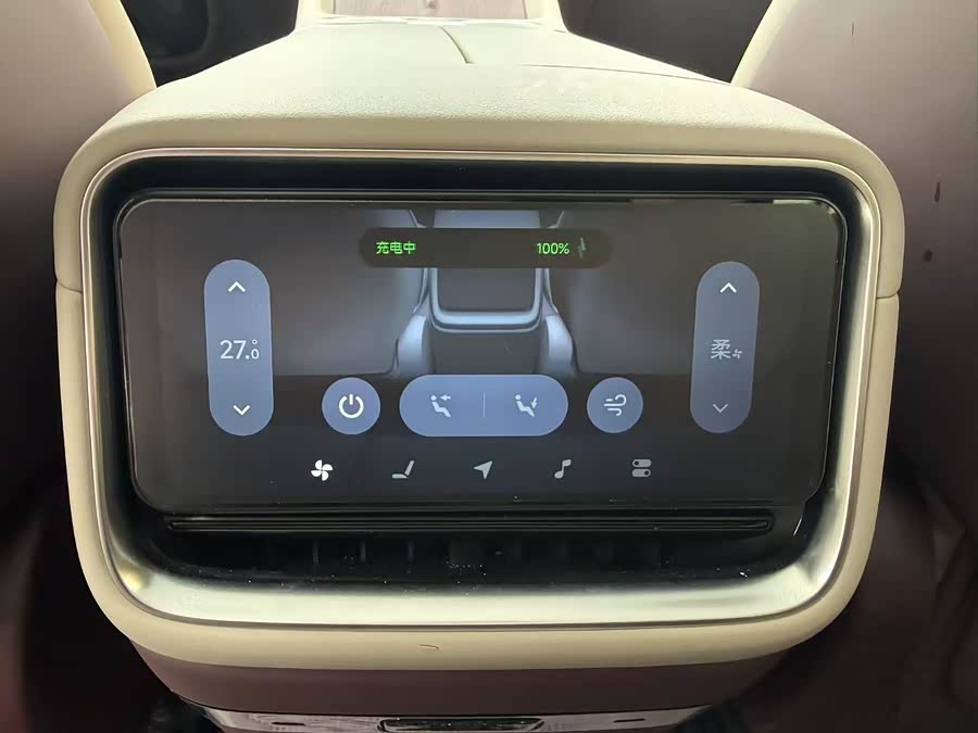 MI YU7 2025 car image #8