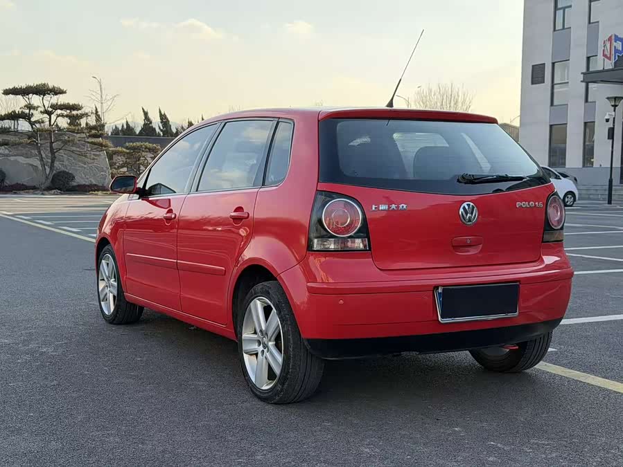 Volkswagen Polo 2010 car image #8