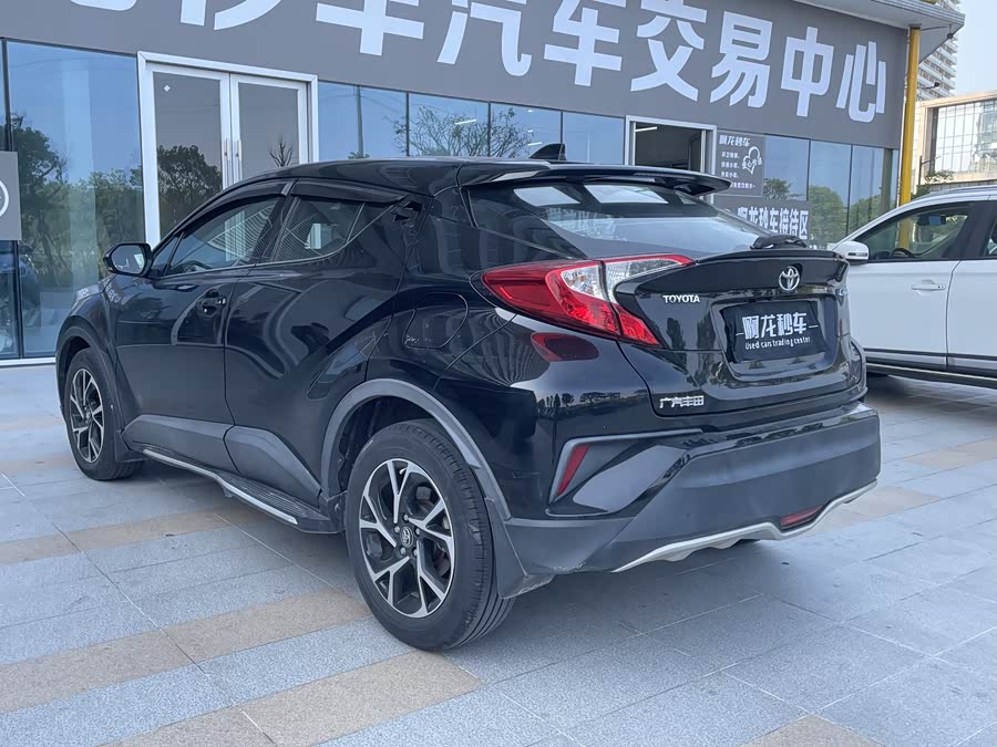 Toyota C-HR 2018 immagine di auto #8