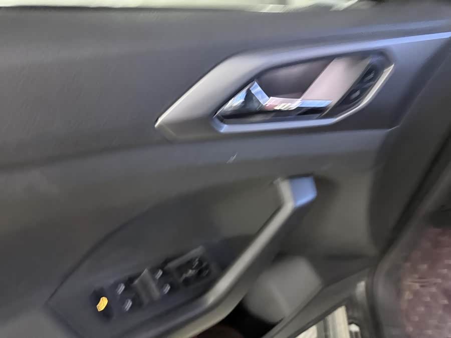 Volkswagen T-Cross 2019 car image #8