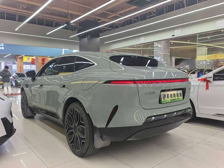 Avatr 11 2023 car image #8