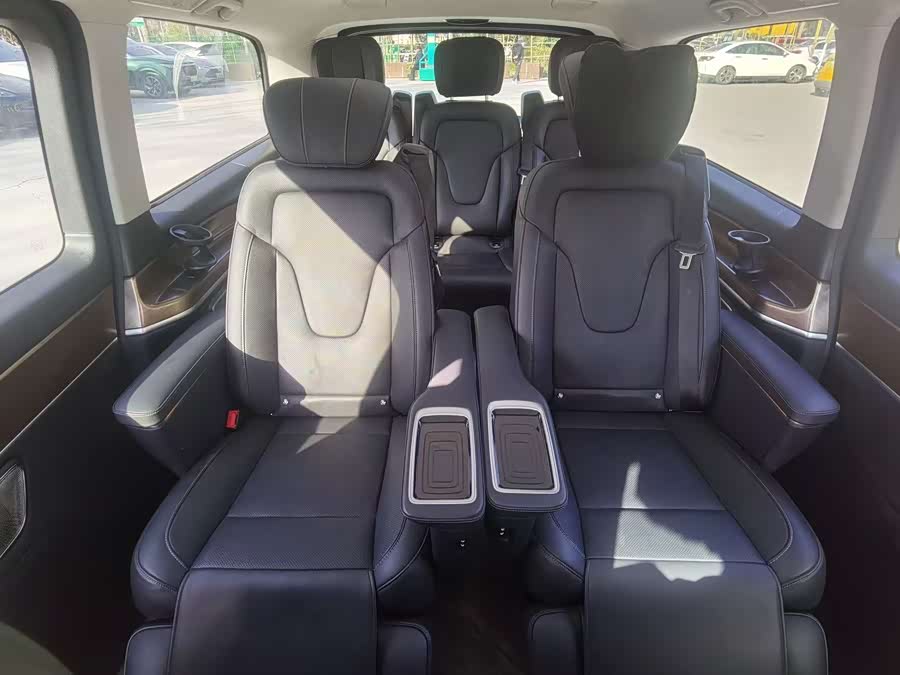 Mercedes-Benz V Class 2023 #8 Mercedes-Benz V Class 2023 car image #8