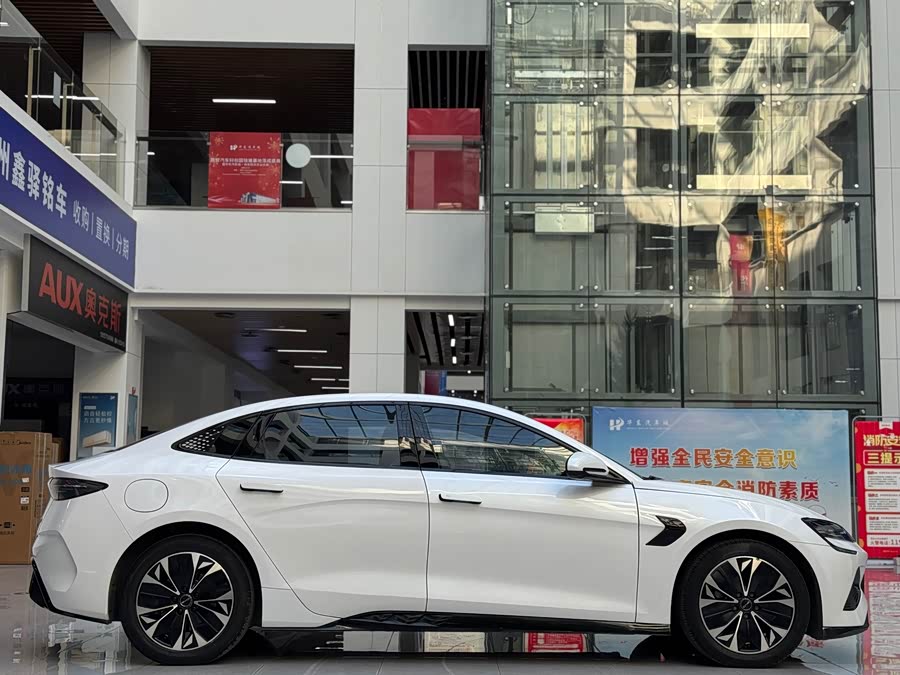 BYD Seal 2023 immagine di auto #8