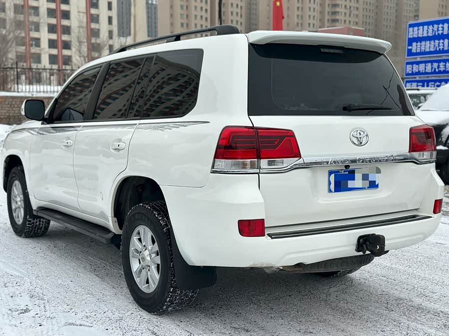 Toyota Land Cruiser 2010 car image #8