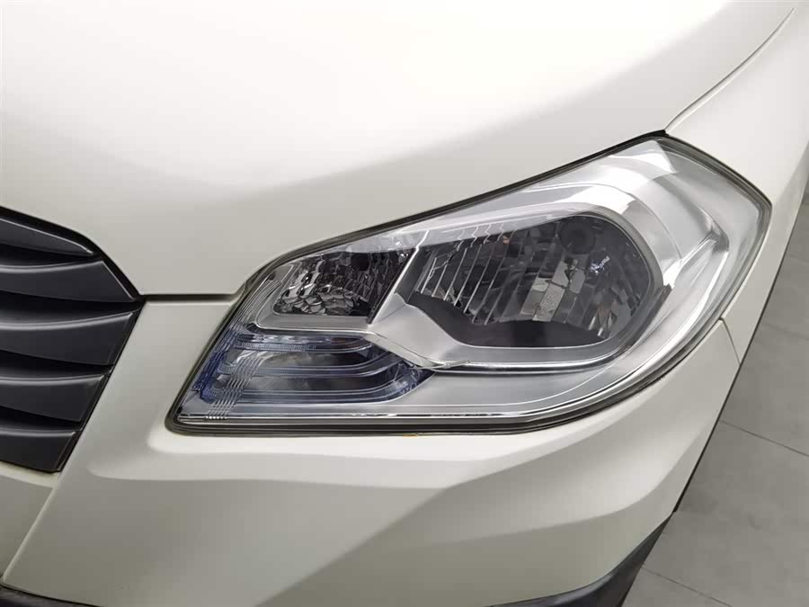 Suzuki S-Cross 2014 صورة سيارة #8