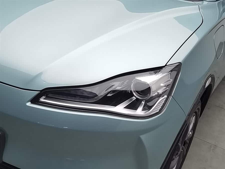 哪吒汽车 哪吒V 2021 汽车图片 #8