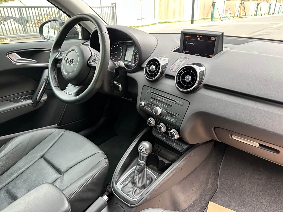 Audi A1 2015 car image #8