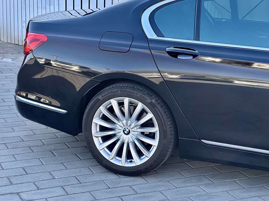 BMW 7 Series 2016 car image #8