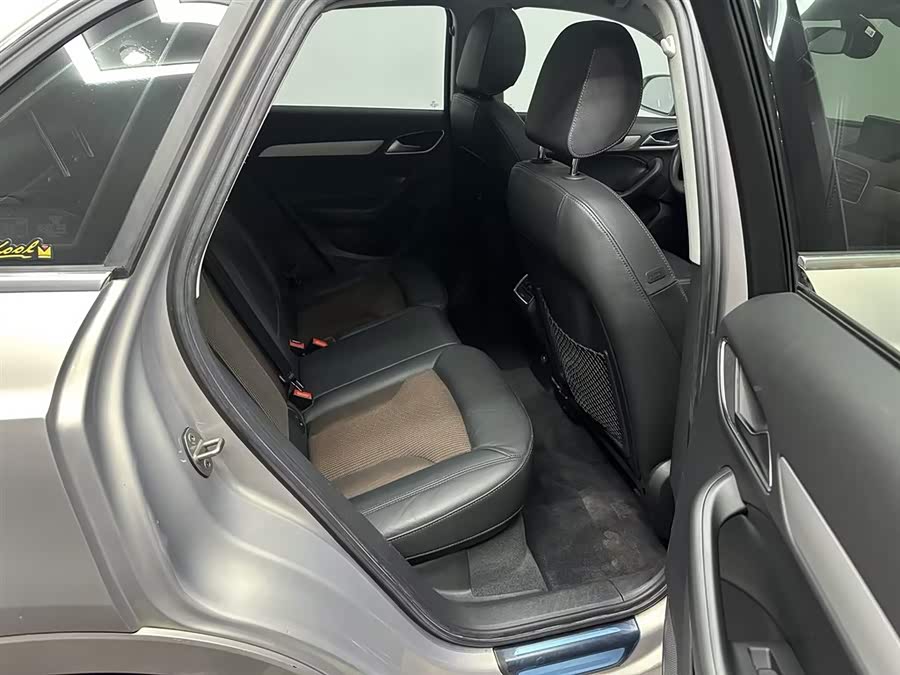 Audi Q3 2019 car image #8
