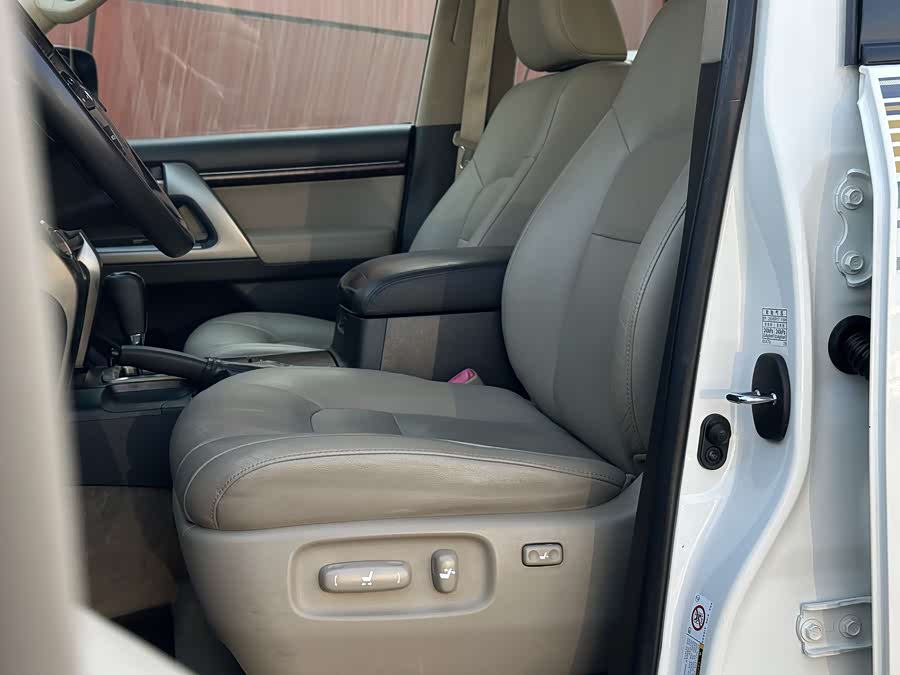 Toyota Land Cruiser 2011 immagine di auto #8