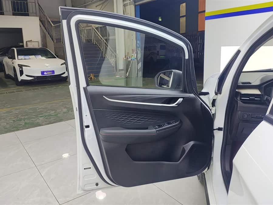 GEELY 2021 car image #8