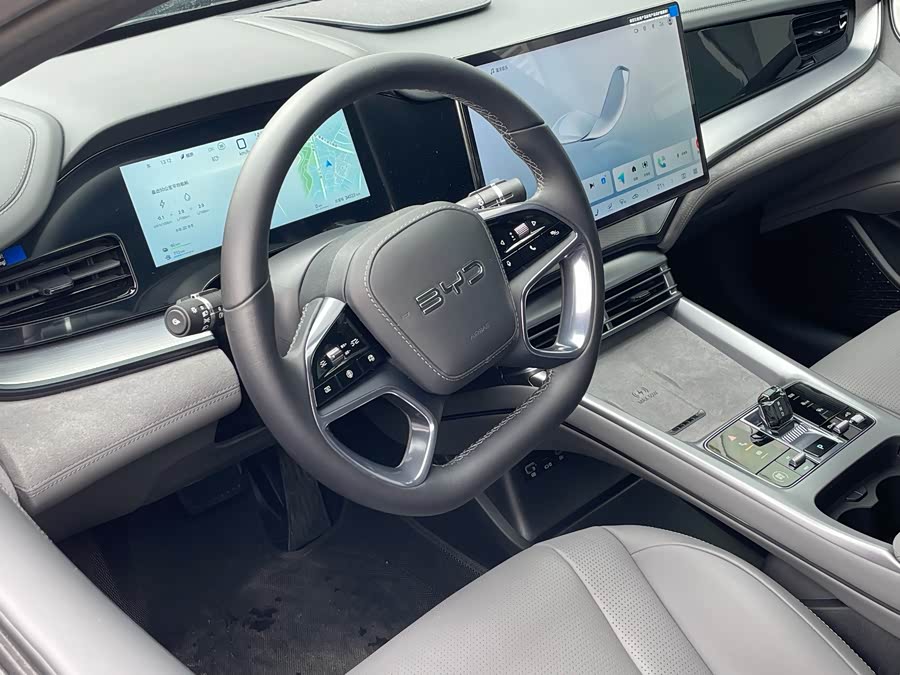 BYD Seal 07 DM-i 2024 immagine di auto #8