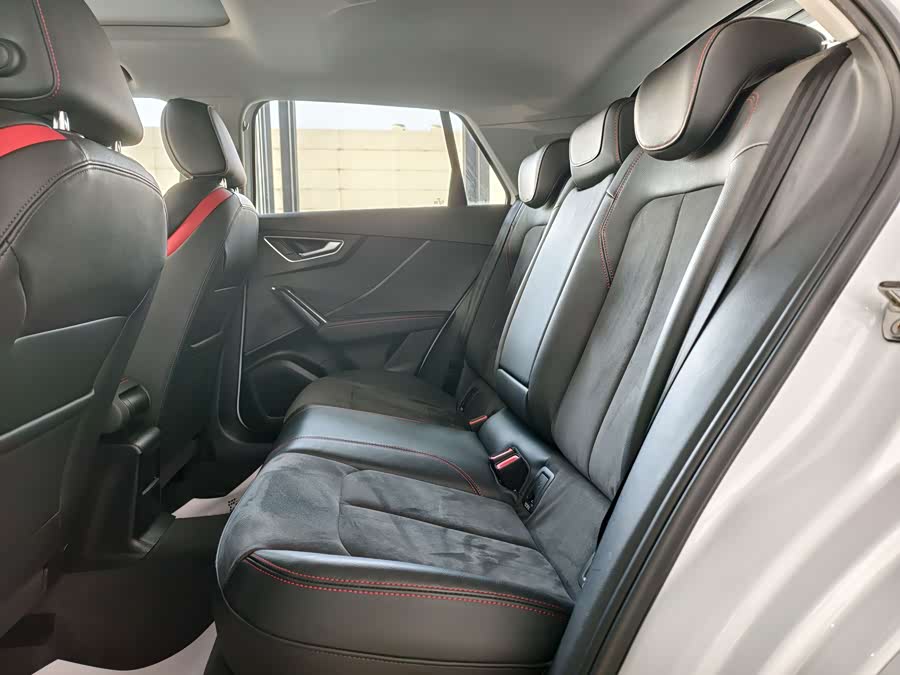 Audi Q2L 2024 صورة سيارة #8