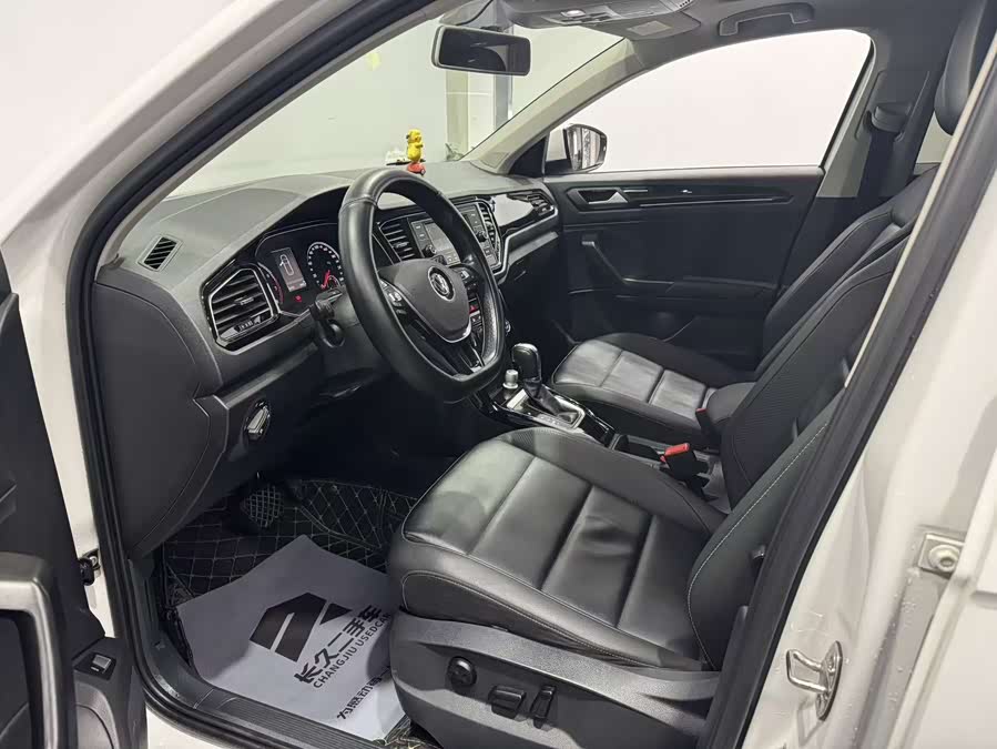 Volkswagen T-Roc 2019 car image #8
