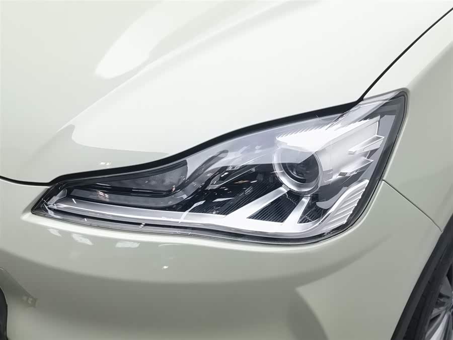 哪吒汽车 哪吒V 2022 汽车图片 #8