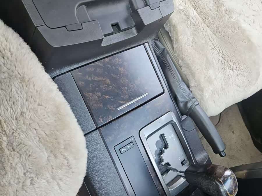 Toyota Land Cruiser 2010 #8 Toyota Land Cruiser 2010 car image #8