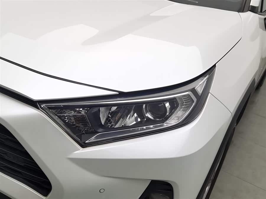 Toyota RAV4 2022 car image #8