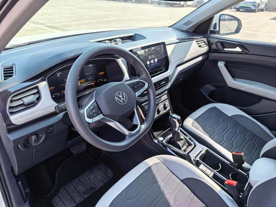 Volkswagen Tharu 2025 immagine di auto #8