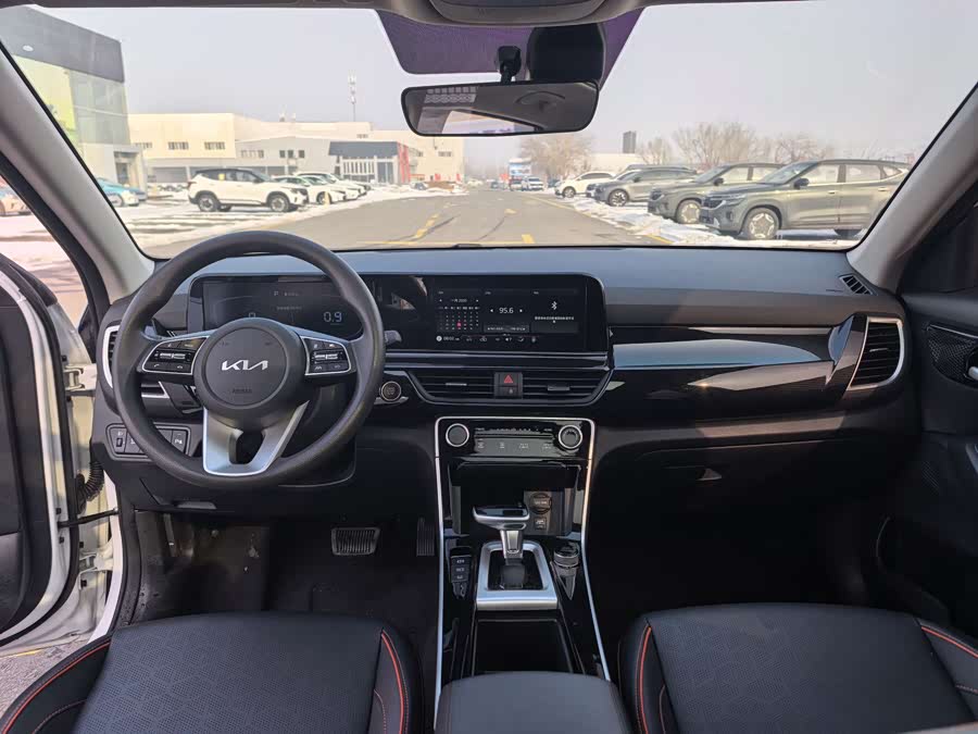 Kia Seltos 2024 imagen de coche #8