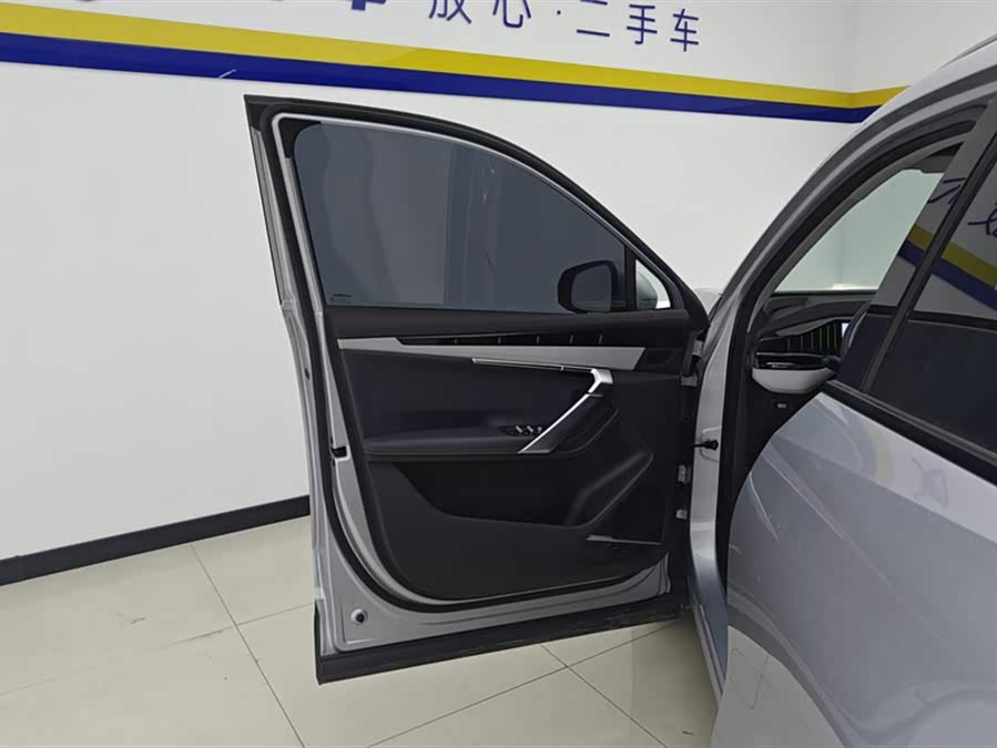 GEELY Boyue L 2025 car image #8