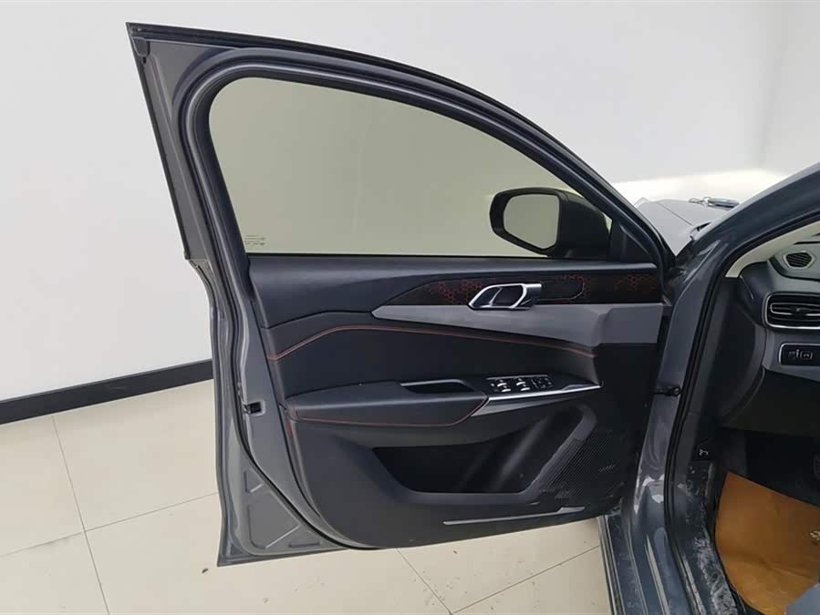Lynk & Co 02 2020 car image #8