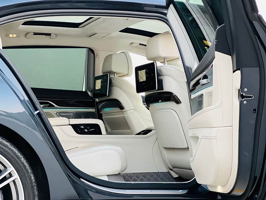 BMW 7 Series 2020 #8 BMW 7 Series 2020 car image #8