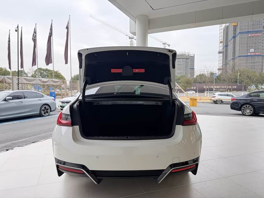 BMW i3 2024 car image #8