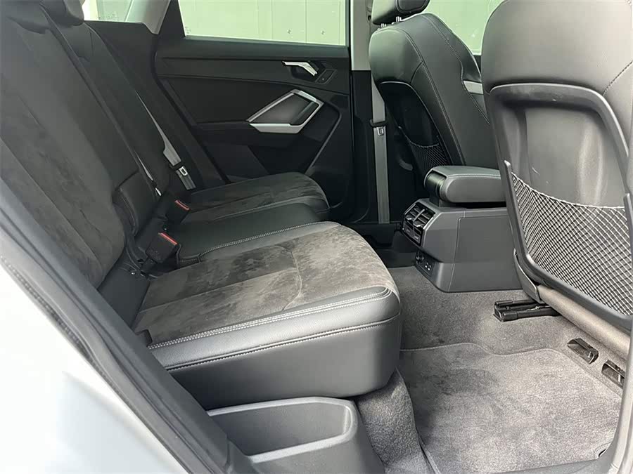 Audi Q3 2020 car image #8