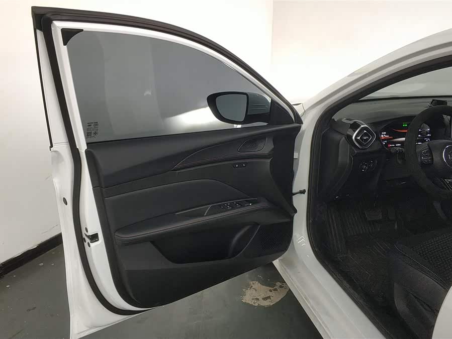 MG 5 2025 car image #8