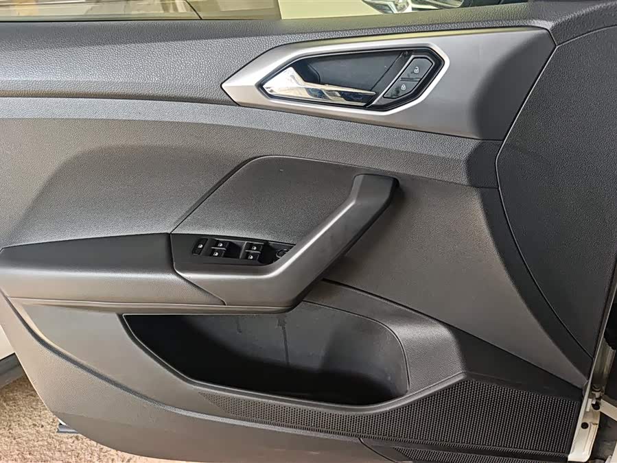 Volkswagen T-Cross 2021 immagine di auto #8