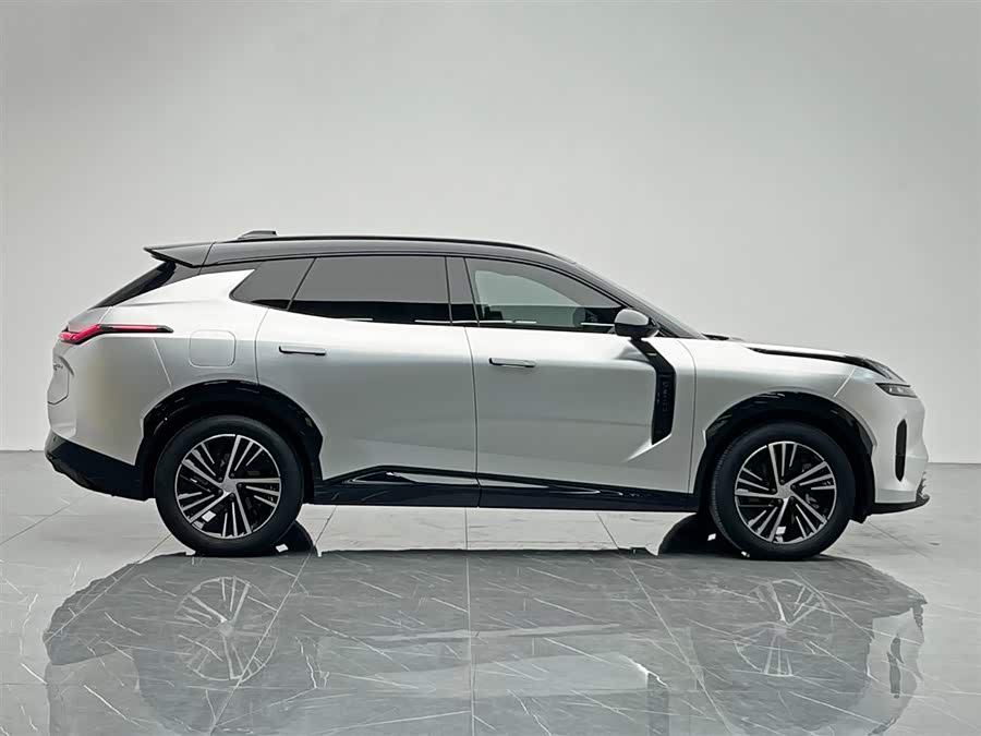 Lynk & Co 08 EM-P 2024 car image #8